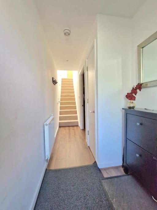 Explore London: 2 Bedroom House In Wood Green Luaran gambar