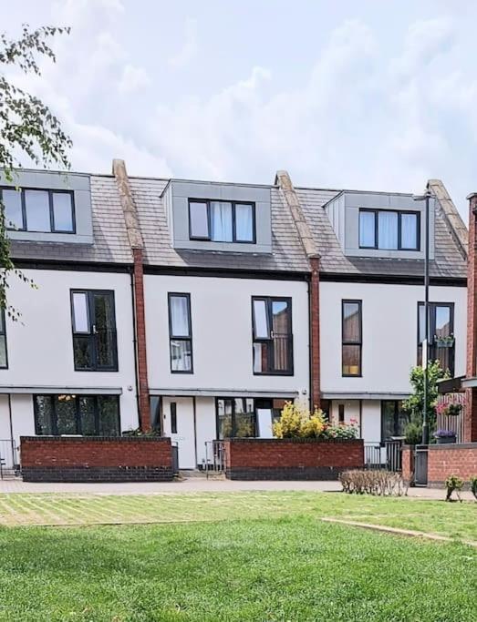Explore London: 2 Bedroom House In Wood Green Luaran gambar