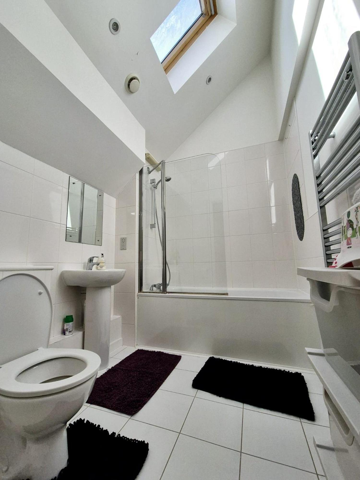 Explore London: 2 Bedroom House In Wood Green Luaran gambar